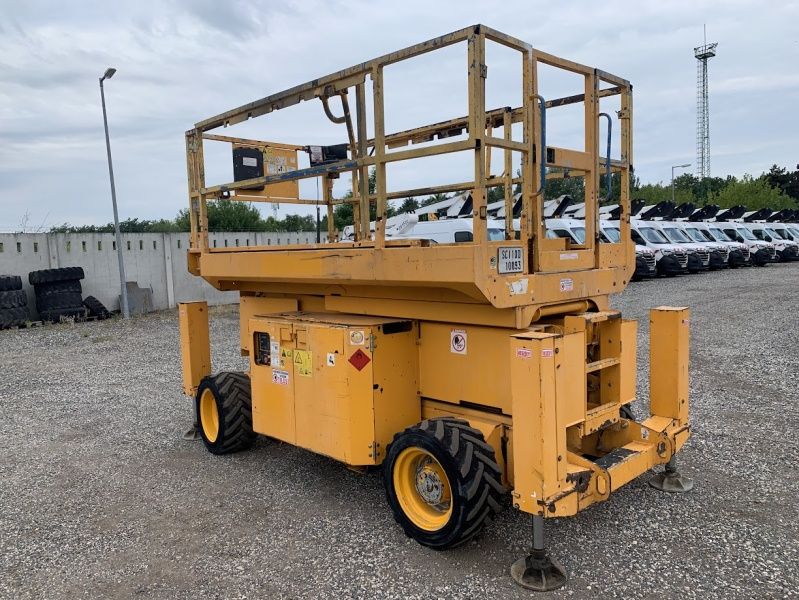 GENIE GS-2669 RT - 10 m, 4x4, diesel GENIE GS-2669 RT - 10 m, 4x4, diesel